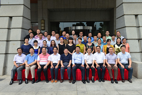 中国制药装备协会领导与企业高管合照 中国制药装备协会领导与企业高管合照